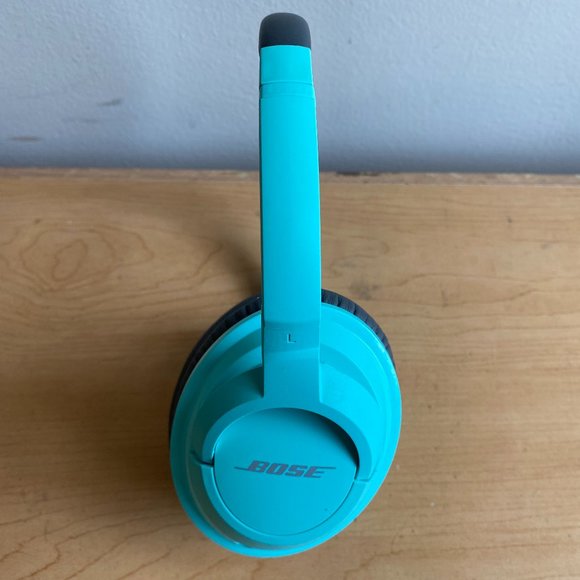Bose Soundtrue Headphones (Wired) - Picture 7 of 10
